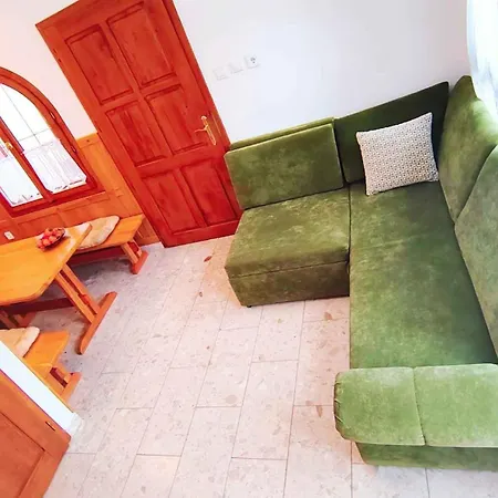 Unit_type_semidetached_house 55121 * Balatonfenyves